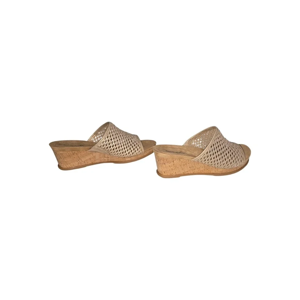 Baretraps Flossey Soft Gold Woven Wedge Sandals Womens 7.5 W Wide BT26520